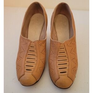 Womens Vintage Shoes Size 5.5 Leather Tan Brogue Heels Perforated Granny Retro